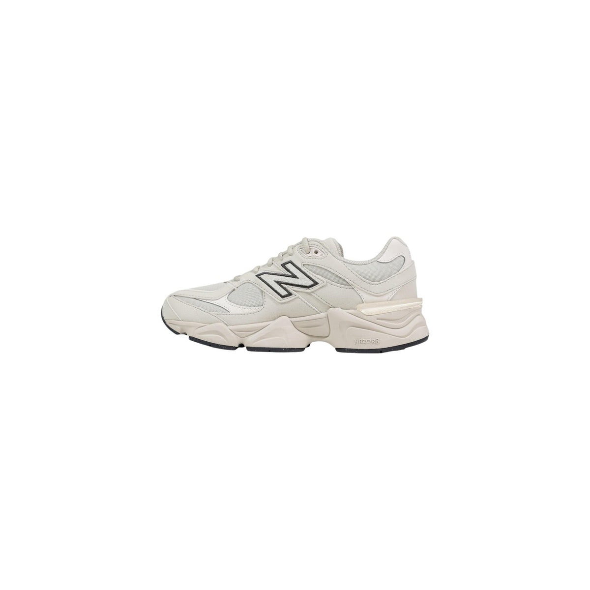 Image 3 : Sneakers New Balance 9060 femme beige crème vue trois-quarts design minimaliste — Delvale
