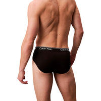 Image 3 : Détail de la ceinture jacquard Calvin Klein sur slip homme noir, répétition du logo sur fond blanc — Delvale