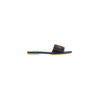 Image 4 : Paire de mules plates Liu Jo femme beige, détail médaillon logo doré sur bandeau, présentation sur fond blanc — Delvale