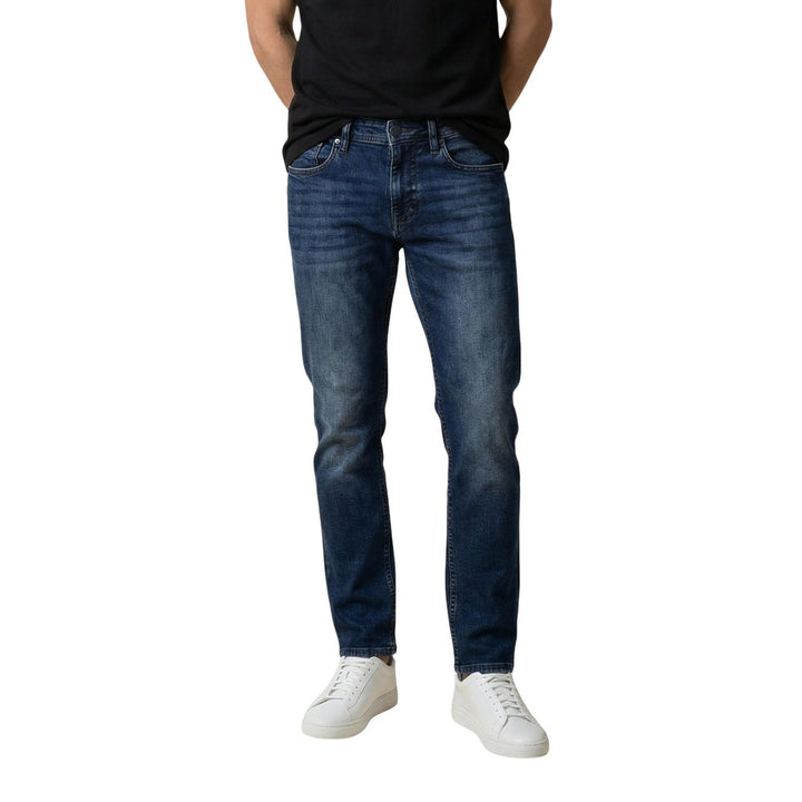 Image 1 : Jean tapered fit Antony Morato homme en denim bleu délavé, vue de face portée avec un t-shirt noir et baskets blanches — 9yvwh4-xt