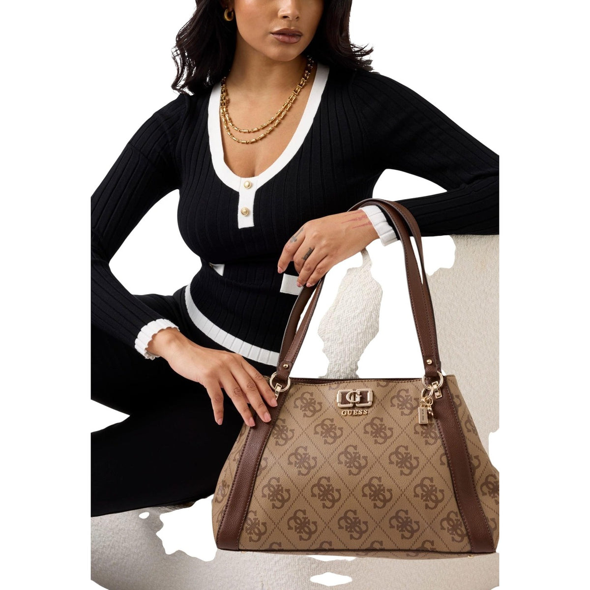Image 3 : Sac Guess femme beige sophistiqué présentant son design contemporain — delvale