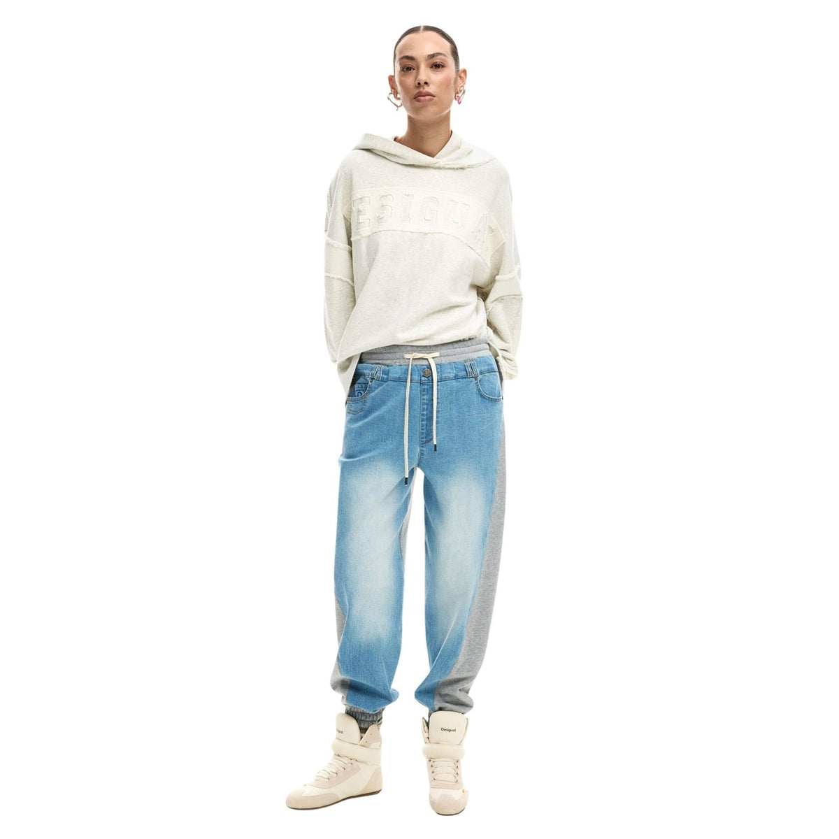Image 2 : Détail fermeture lacets et poches du jeans Desigual femme bleu — delvale