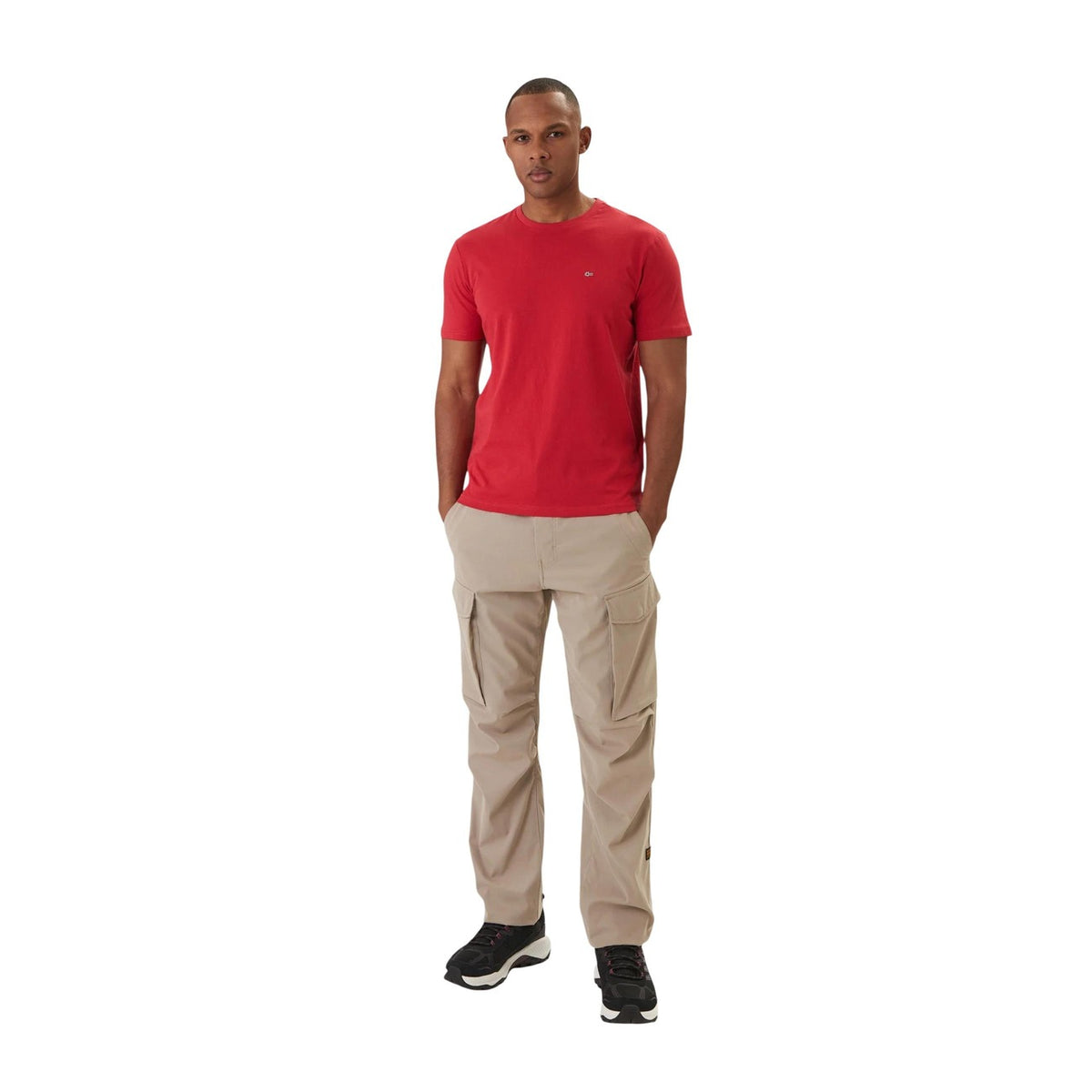 Image 2 : T-shirt Napapijri homme rouge, coupe ajustée, encolure ronde, vue trois-quarts face — Delvale