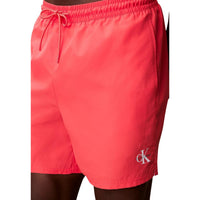 Image 3 : Maillot de bain homme Calvin Klein Jeans corail, vue arrière avec logo — Delvale