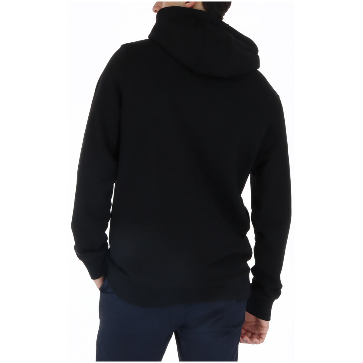Image 2 : Hoodie Lyle & Scott noir en molleton coton, détail aigle doré brodé — Delvale
