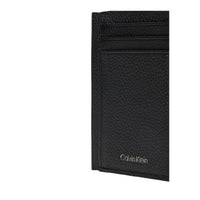 Image 2 : Détail du grain cuir et des fentes cartes du porte-cartes Calvin Klein noir — Delvale