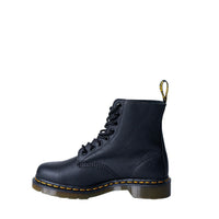 Image 2 : Détail botte Dr. Martens 1460 Pascal Virginia noire cuir souple — delvale