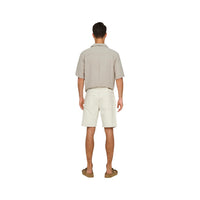 Image 2 : Short jean regular coupe droite Only & Sons teinte écru naturelle, vue de trois quarts — Delvale