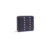 Image 3 : Détail de la fermeture éclair dorée du portefeuille Tommy Hilfiger femme bleu marine sur fond blanc — Delvale