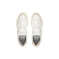 Image 4 : Détail du logo monogramme CK brodé sur le flanc de la basket femme Calvin Klein Jeans coloris blanc — Delvale