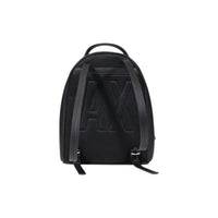 Image 3 : Détail logo A|X Armani Exchange sur la poche frontale du sac à dos noir — Delvale
