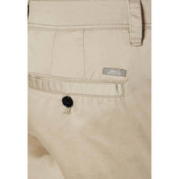 Image 2 : Détail de la poche cargo latérale du bermuda Armani Exchange homme beige, vue rapprochée sur la couture et la patte boutonnée — Delvale