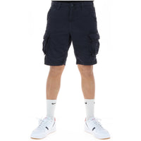 Image 7 : Look complet bermuda cargo Superdry homme kaki porté avec baskets blanches — Delvale