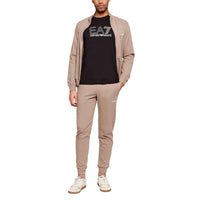 Image 3 : T-shirt Ea7 homme noir porté, vue de face style casual — Delvale