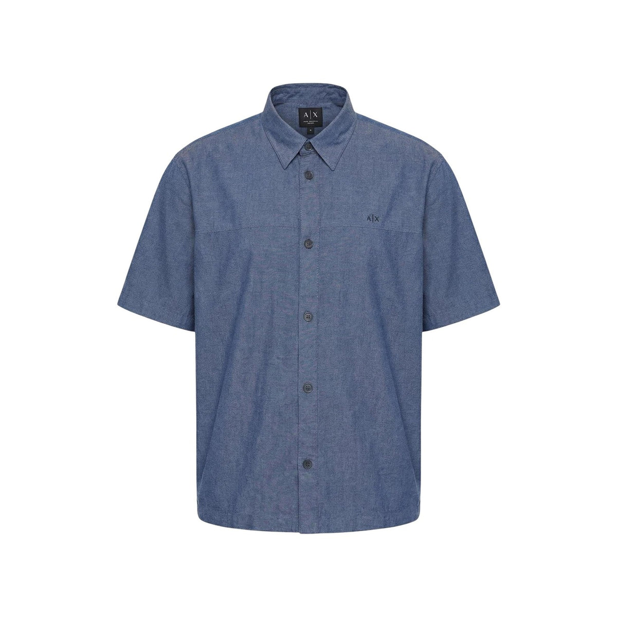 Image 2 : Vue de face de la chemise Armani Exchange homme bleue à manches courtes, fermeture à boutons ton sur ton et poche poitrine — Delvale