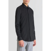 Image 3 : Détail col classique et boutonnage discret chemise noire Antony Morato homme — Delvale