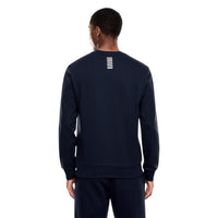 Image 2 : Détail logo EA7 blanc centré sur sweat bleu marine homme Emporio Armani — Delvale