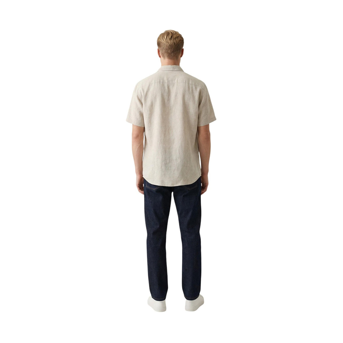 Image 2 : Chemise lin beige Gianni Lupo homme, détail du col en V — delvale