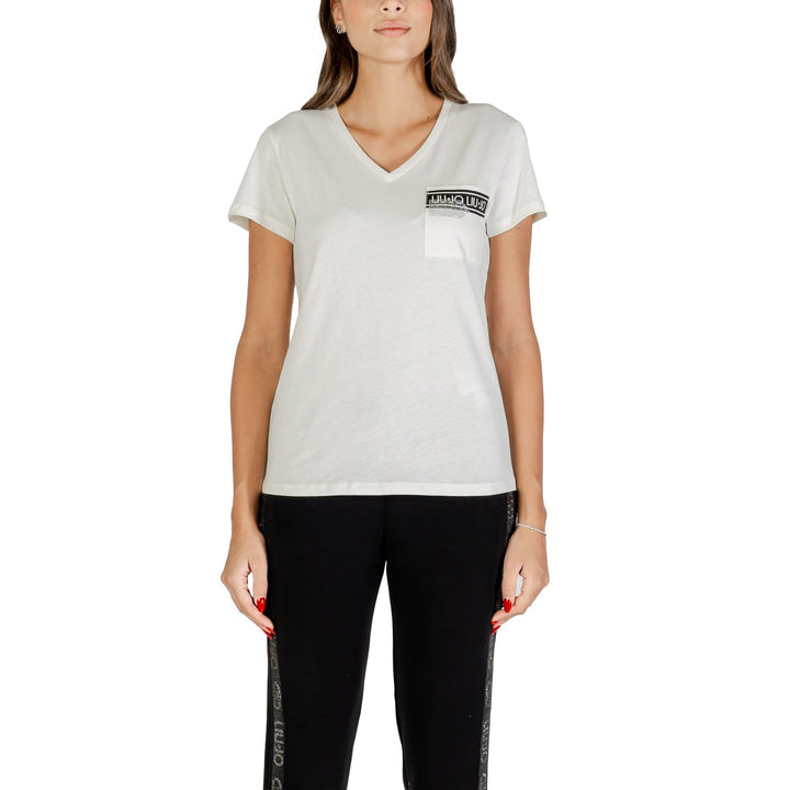 Image 1 : T-shirt Liu Jo femme blanc cassé col V avec poche poitrine logo strass, porté avec un pantalon noir — Delvale