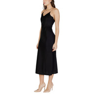 Image 3 : Vue complète de la robe femme noire Morgan De Toi, coupe moderne et élégante — delvale