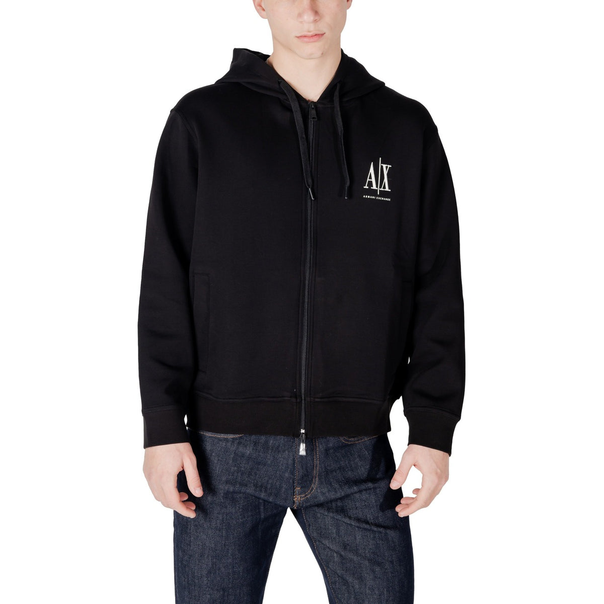 Sweat zippé Armani Exchange homme noir de face, logo AX et mention Armani Exchange imprimés sur la poitrine gauche