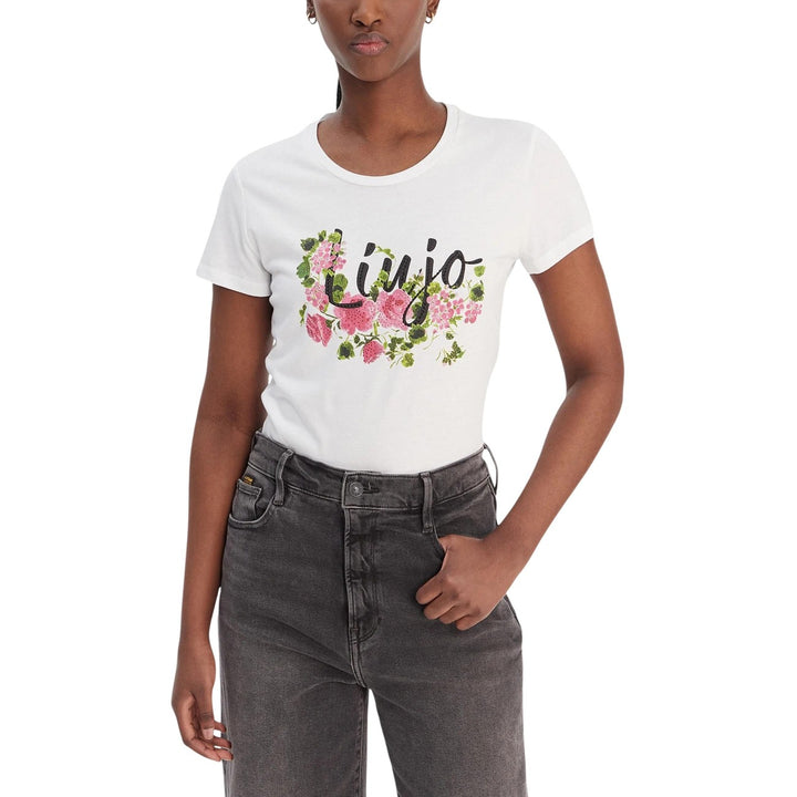 Image 1 : T-shirt femme Liu Jo blanc à imprimé floral roses et fraises avec logo cursif noir, porté avec un jean gris — Delvale