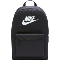 Image 1 : Nike sac à dos Heritage noir logo Futura Swoosh blanc poche rabat zippé — vue de face — Delvale