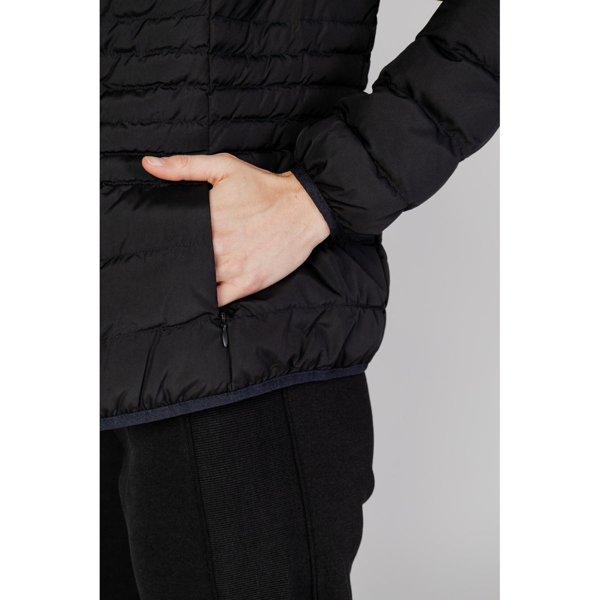 Image 3 : Veste Ea7 femme noire manches longues style urbain contemporain — delvale
