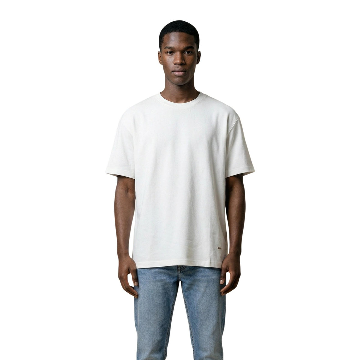 Image 4 : T-shirt Gianni Lupo noir homme, détail coupe et matière coton — delvale