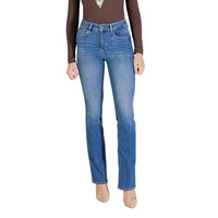 Image 1 : Jean femme Liu Jo taille haute coupe bootcut bleu délavé porté avec un top marron et des escarpins beige, vue de face — Delvale