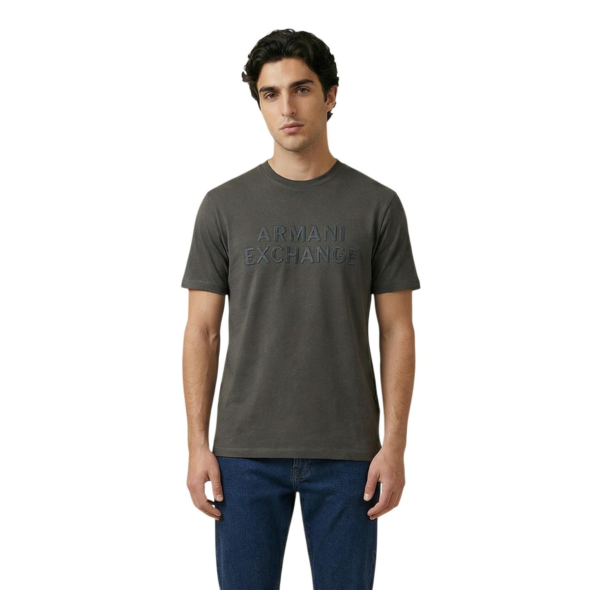 face gros plan vert kaki :
T-shirt Armani Exchange homme vert kaki, inscription ton sur ton lettres capitales poitrine, vue de face — Delvale