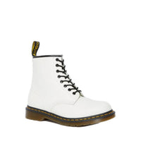 Image 4 : Bottes Dr. Martens 1460 Smooth noires femme portées, style intemporel et robuste — delvale