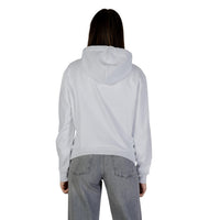 Image 2 : Détail monogramme CK sur sweat Calvin Klein Jeans femme blanc en molleton coton — delvale