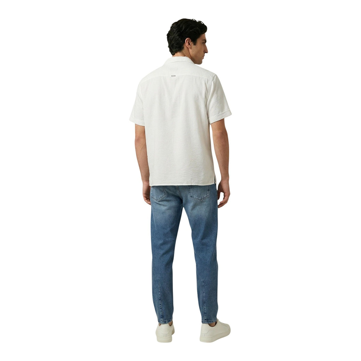 Image 4 : Zoom sur les boutons ton sur ton et la texture viscose de la chemise Antony Morato homme — Delvale