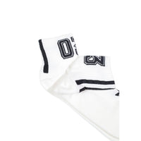 Image 5 : Gros plan sur le revers côtelé bicolore des chaussettes Adidas Originals Varsity Pack homme, rayures contrastées noires et blanches — Delvale