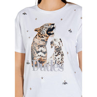 Image 3 : Détail du t-shirt Liu Jo femme blanc avec impression léopard rugissant et dalmatien, inscription Dudes en strass et ornements dorés sur fond blanc — Delvale