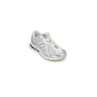 Image 2 : New Balance 1906R femme coloris blanc et argenté, tige mesh et renforts métalliques — delvale