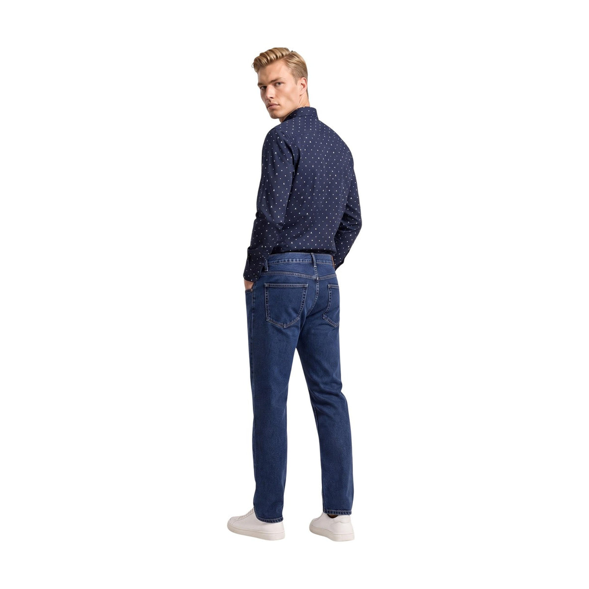 Image 2 : Chemise homme Armani Exchange bleue, détail col et boutonnage, finitions premium — Delvale