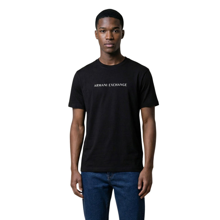 face porté noir :
T-shirt Armani Exchange homme noir, inscription lettres fines blanches centrée poitrine, coupe droite, vue de face — Delvale