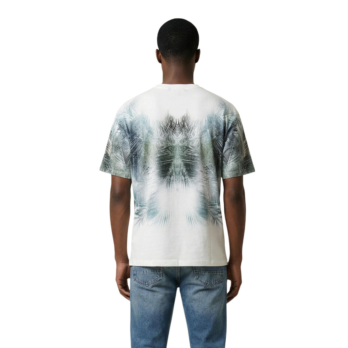 Image 2 : Vue de face du t-shirt Antony Morato imprimé tropical homme, motif palmier symétrique en vert et blanc sur fond blanc — Delvale