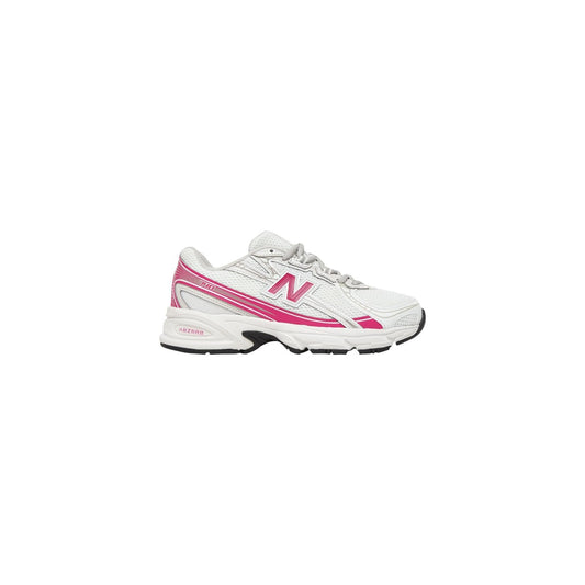 Baskets femme New Balance blanches accents fuchsia vue trois quarts — semelle chunky tige synthétique Ref. G7407CK
