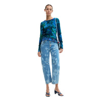 Image 2 : Détail des imprimés floraux du pull Desigual bleu, composition viscose polyamide — delvale