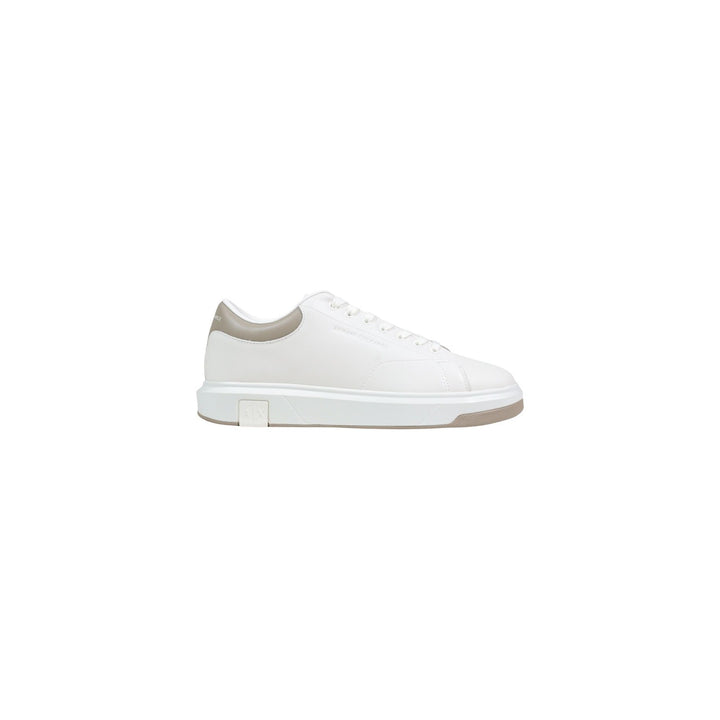 Image 1 : Baskets Armani Exchange homme en cuir blanc cassé avec détails beige, vue de profil — Delvale