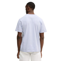 Image 2 : Vue de face du t-shirt Calvin Klein Jeans homme col rond bleu pastel, coupe casual moderne — Delvale