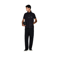 Image 2 : Gilet sans manches Armani Exchange homme marine, détail des poches zippées frontales et logo brodé poitrine — Delvale