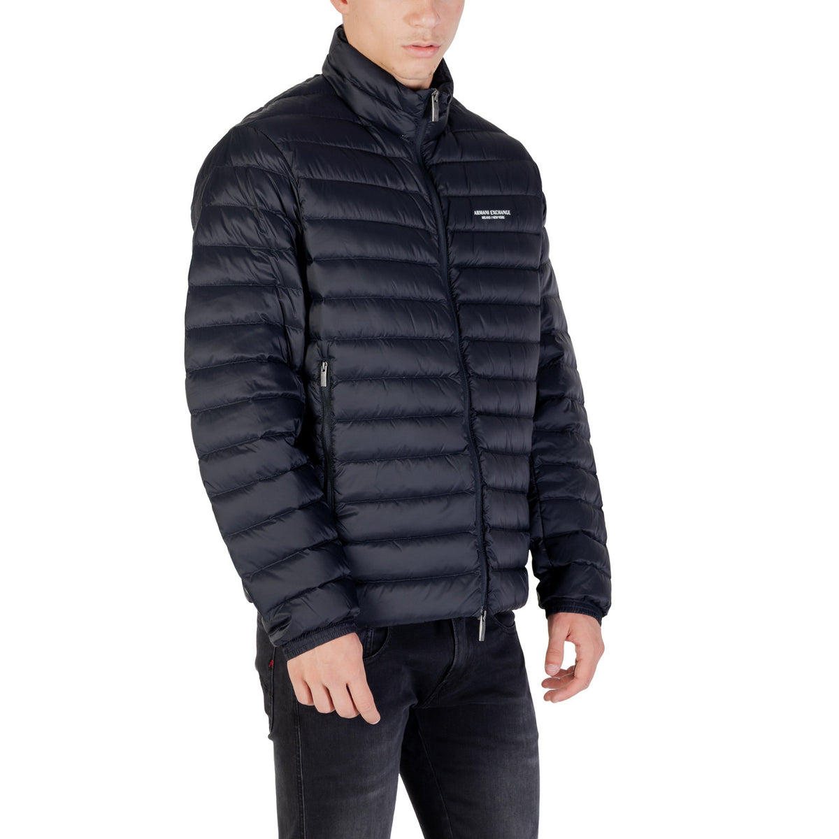 Doudoune Armani Exchange homme bleu marine — vue de trois quarts col montant fermeture éclair zippée — Delvale