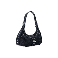 Image 2 : Détail du motif végétal gaufré en relief sur sac hobo Desigual noir avec ceinture boucle — delvale