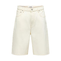Image 2 : Vue frontale du short denim Only & Sons teinte crème, coupe classique décontractée homme — Delvale