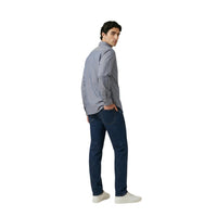 trois quarts dos bleu :
Chemise Armani Exchange homme bleu chambray, coupe ajustée, silhouette complète vue trois quarts dos — Delvale
