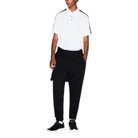 Image 3 : Pantalon Armani Exchange homme noir porté, vue d'ensemble du style urbain — Delvale